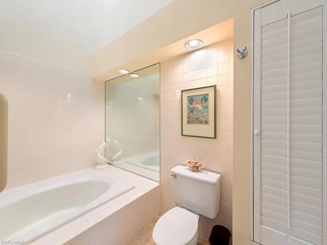 579  Bay Villas  LN, Naples, FL 34108