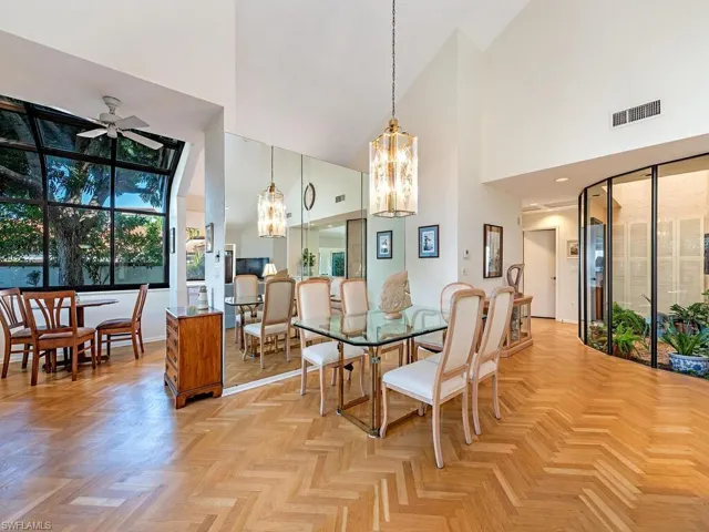 579  Bay Villas  LN, Naples, FL 34108