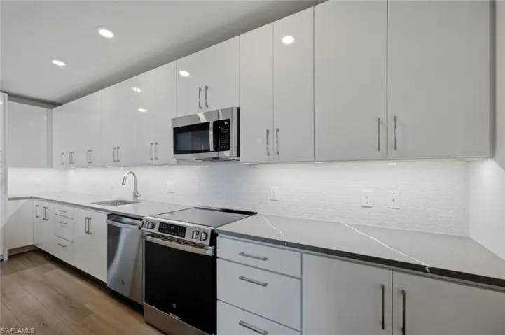 1950 Mayfair St Ph8, Naples, Florida 34104