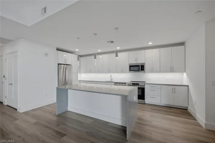 1950 Mayfair St Ph8, Naples, Florida 34104