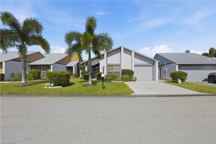 9753 Maplecrest Cir, Lehigh Acres, Florida 33936