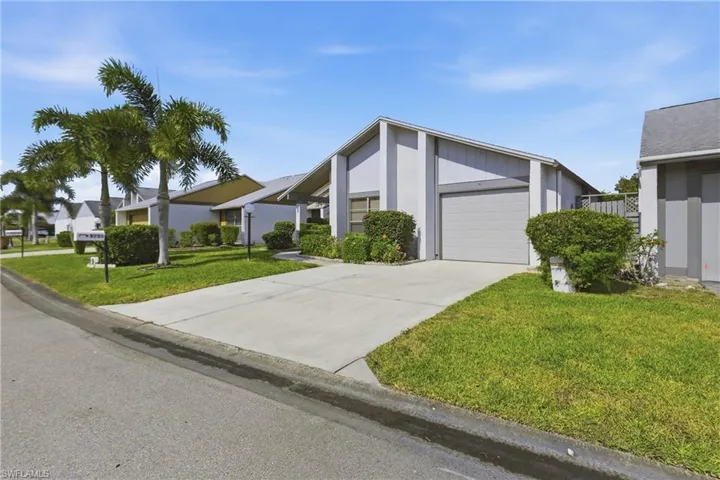 9753 Maplecrest Cir, Lehigh Acres, Florida 33936