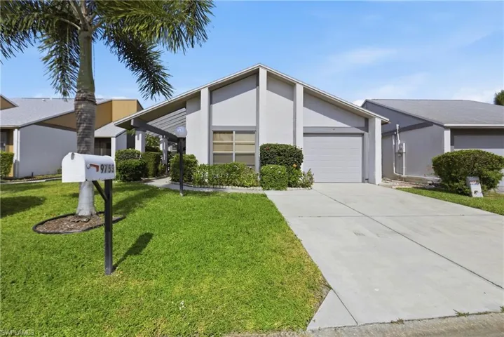 9753  Maplecrest  CIR, Lehigh Acres, FL 33936