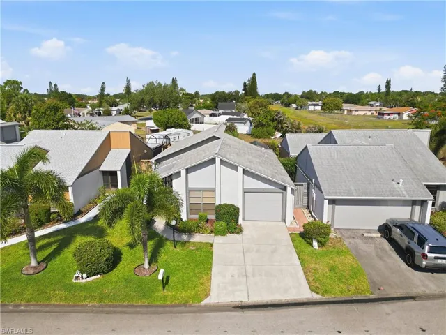 9753 Maplecrest Cir, Lehigh Acres, Florida 33936