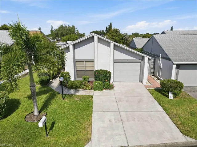 9753 Maplecrest Cir, Lehigh Acres, Florida 33936