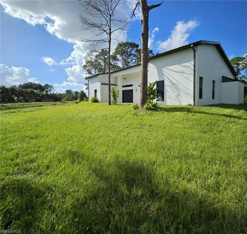 546  Charles Sise E ST, LEHIGH ACRES, FL 33974