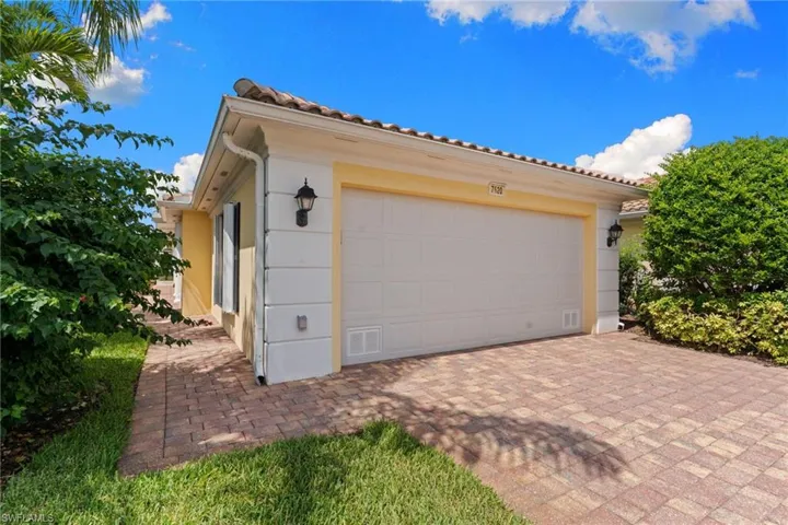 7620 Rozzini Ln, Naples, Florida 34114