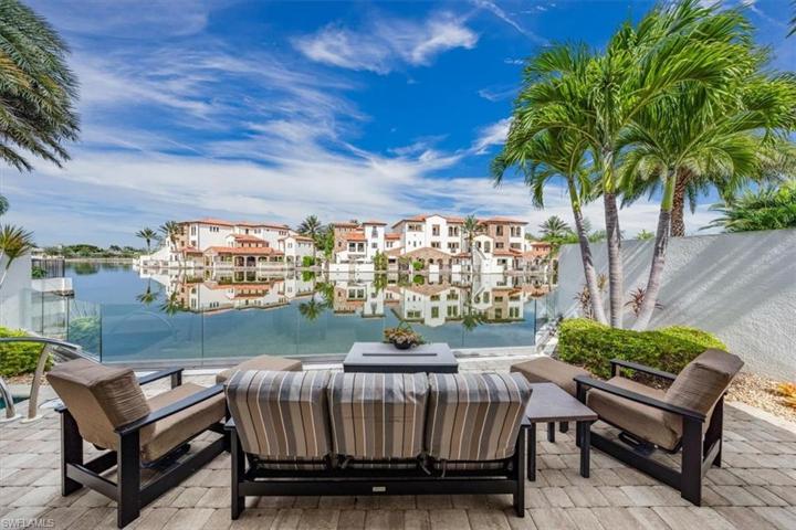 Patio overlooking Lake Il Corso