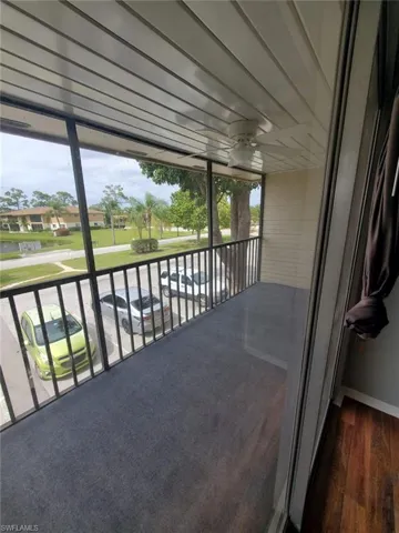 Balcony featuring a residential view and a ceiling fan