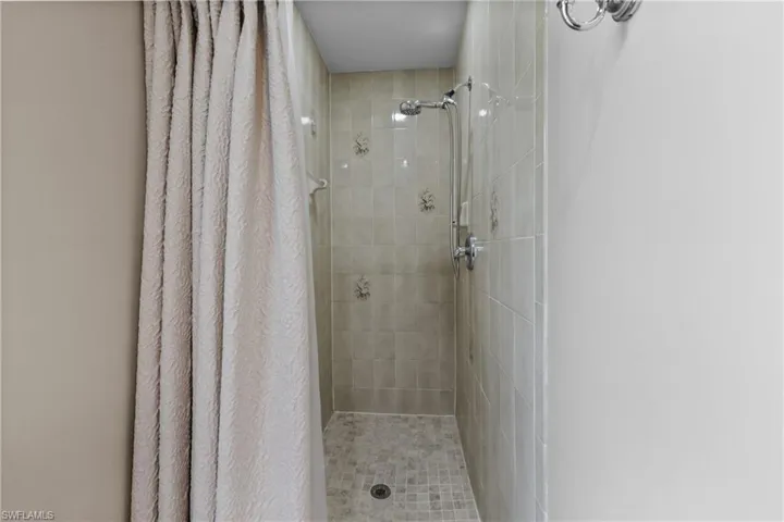 Bathroom featuring a tile shower