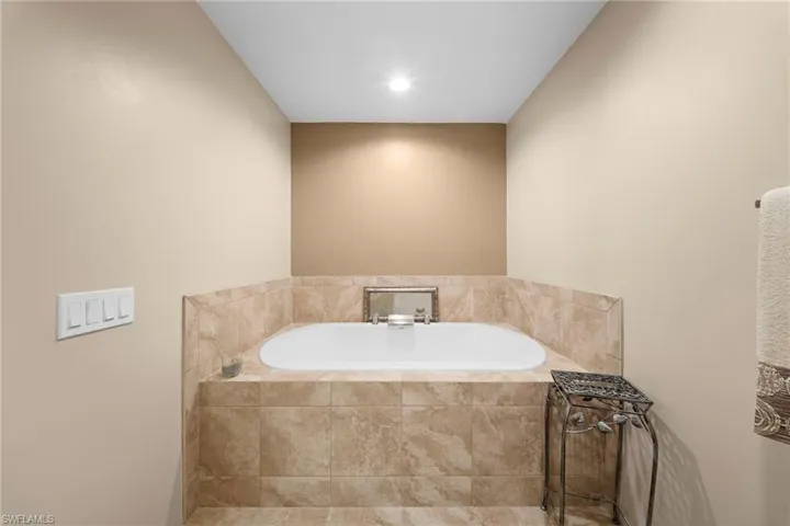 770 Waterford Dr 202, Naples, Florida 34113