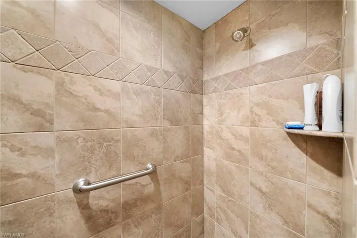 770 Waterford Dr 202, Naples, Florida 34113