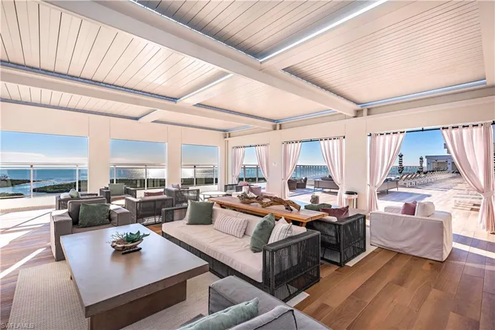 Tower 100 Roof Top Pool sitting area