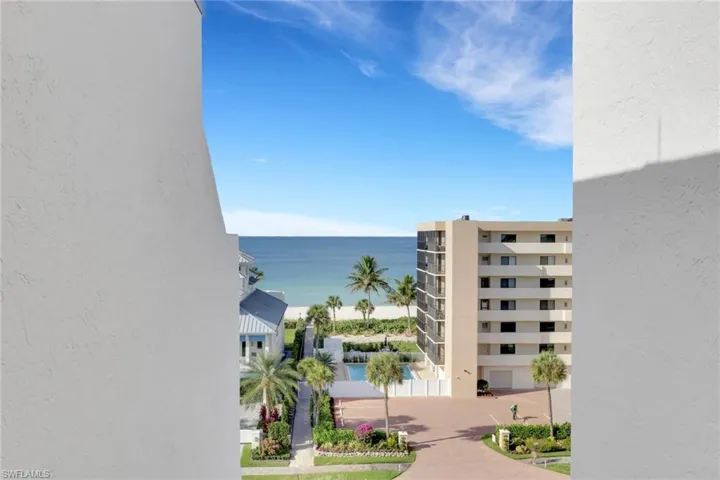 10420 Gulf Shore Dr 162, Naples, Florida 34108