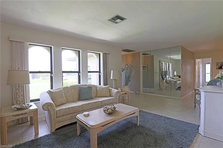 3925 Se 2nd Pl, Cape Coral, Florida 33904