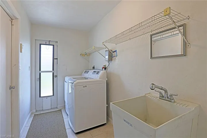 3925 Se 2nd Pl, Cape Coral, Florida 33904