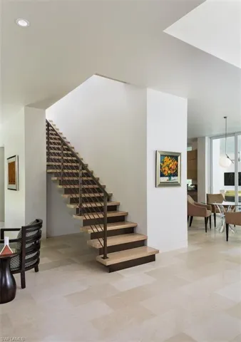 Floating staircase
