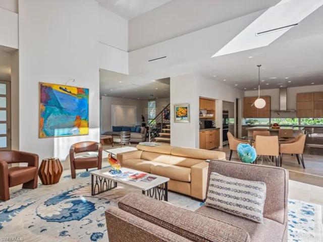 Seamless floor plan, bright and open