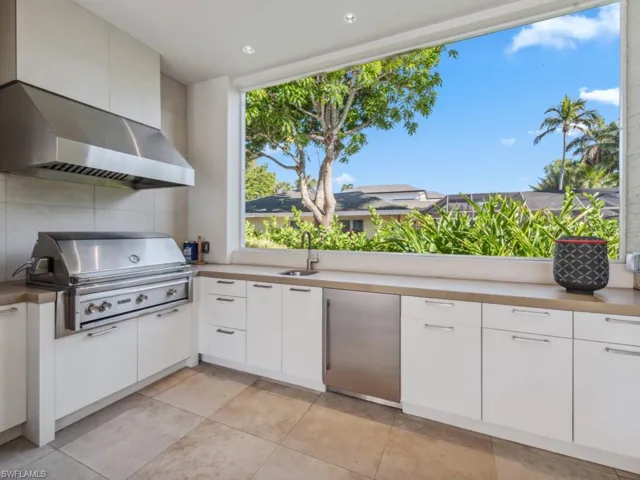 Out door kitchen with beverage center and buffet