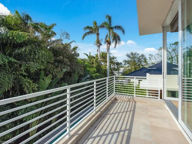 Bonus room private balcony