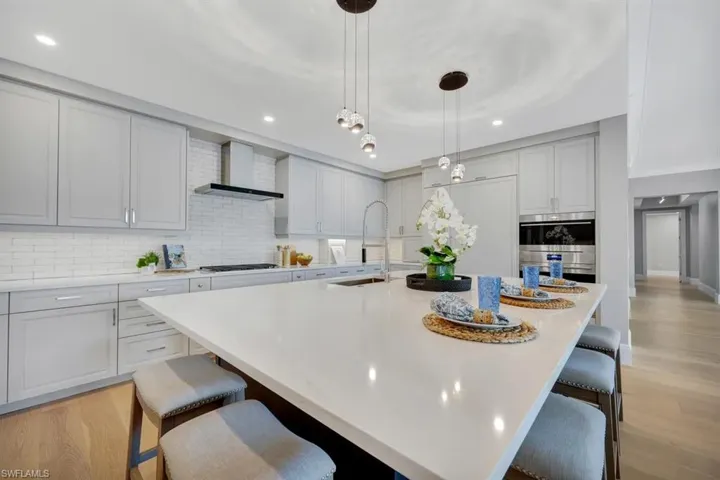 1130 3rd Ave S 512, Naples, Florida 34102