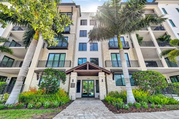1130 3rd Ave S 512, Naples, Florida 34102