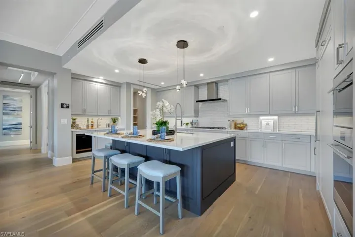 1130 3rd Ave S 512, Naples, Florida 34102