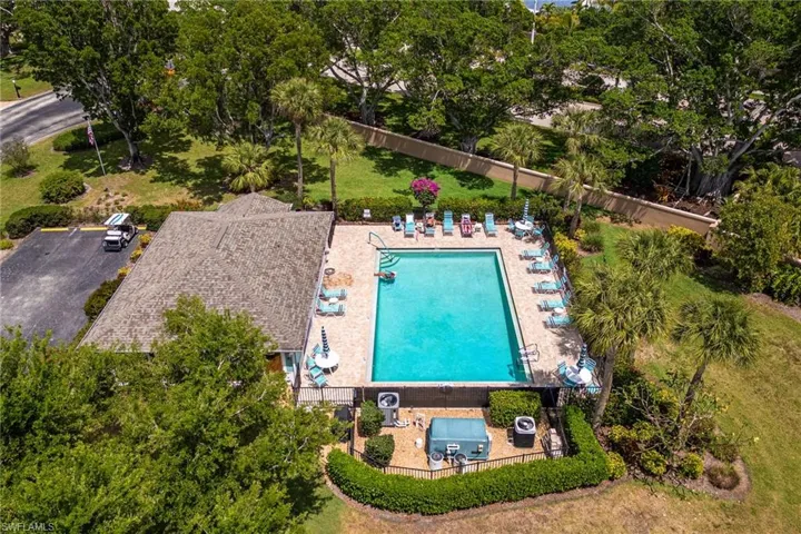 Birds eye view of property