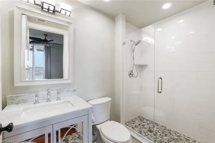 "Green" guest bathroom.