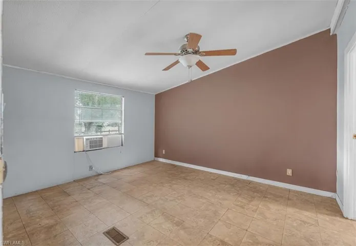 Empty room featuring ceiling fan