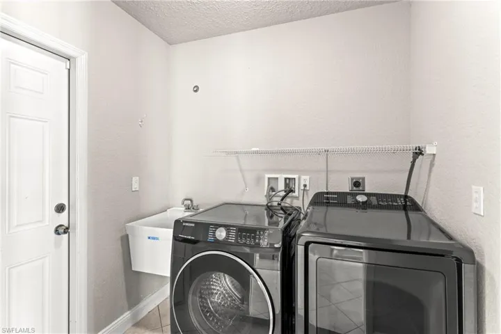 1422 Se 15th Ter, Cape Coral, Florida 33990