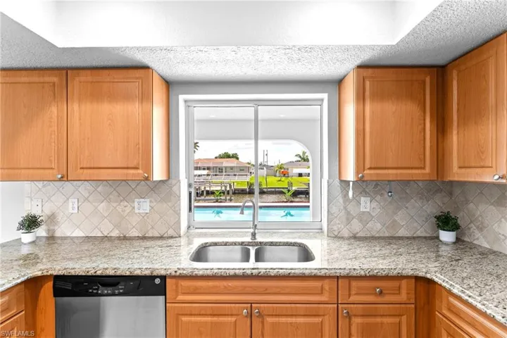 1422 Se 15th Ter, Cape Coral, Florida 33990