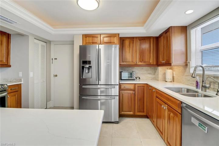 Efficient & Stylish Culinary Space