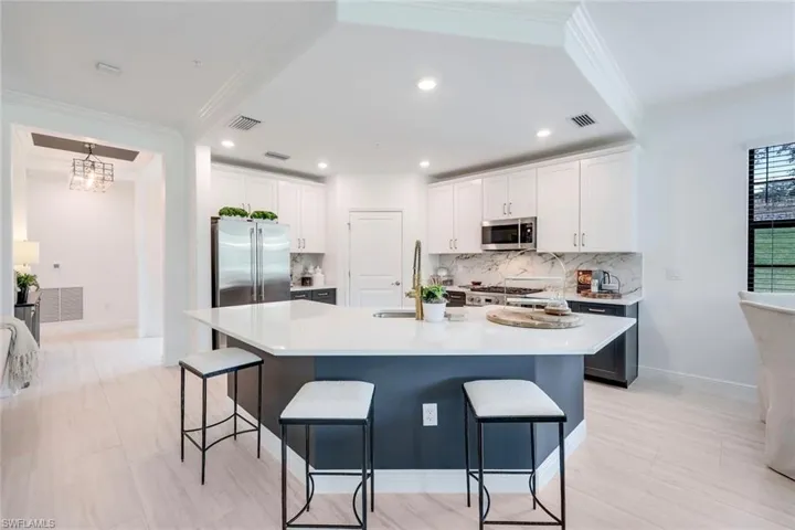 16348  Viansa  WAY, Naples, FL 34110