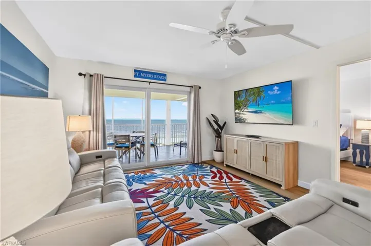 Relax and watch the gulf water, listen to the waves or watch the TV.