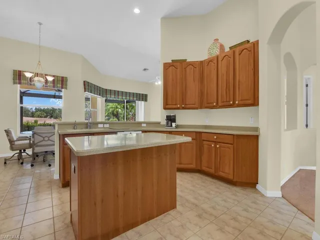 Kitchen w/ Island