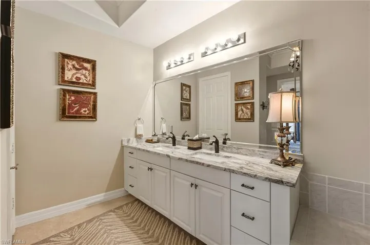 Primary bath with dual sinks