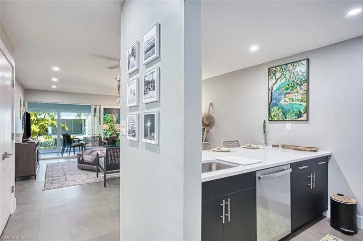 Modern cabinets, stainless appliances and quartz countertops
