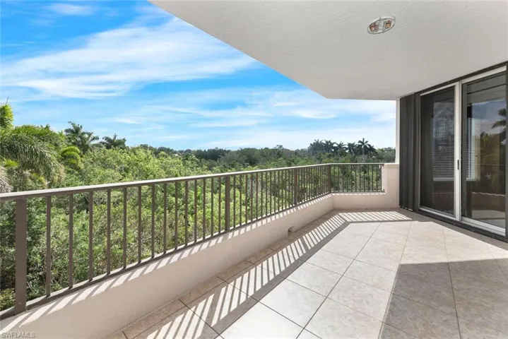 7575 Pelican Bay BLVD # 301, NAPLES FL 34108