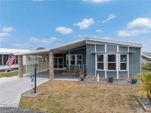 9105  Flamingo  CIR, North Fort Myers, FL 33903