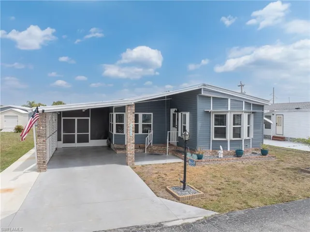9105  Flamingo  CIR, North Fort Myers, FL 33903