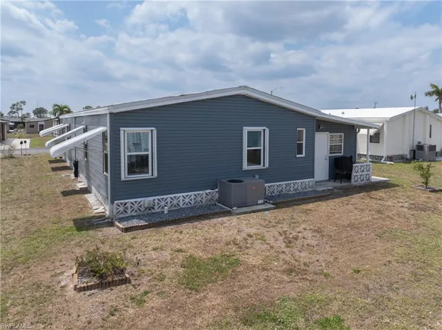 9105  Flamingo  CIR, North Fort Myers, FL 33903