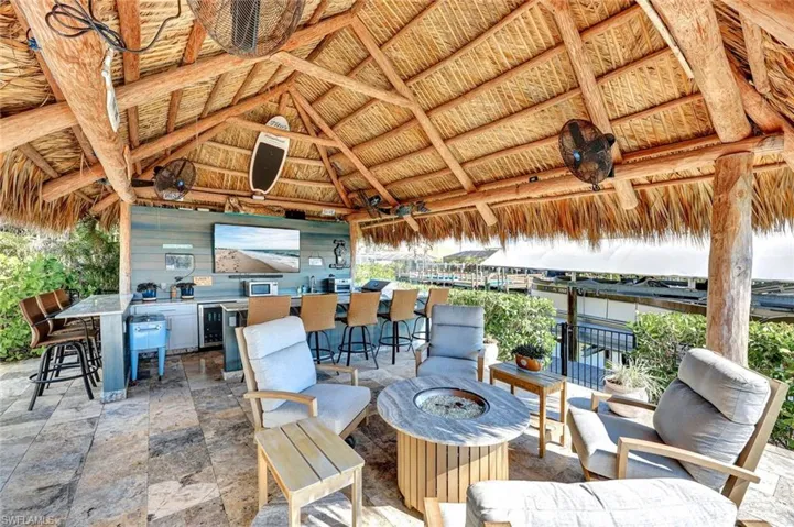 SO much outdoor living space!