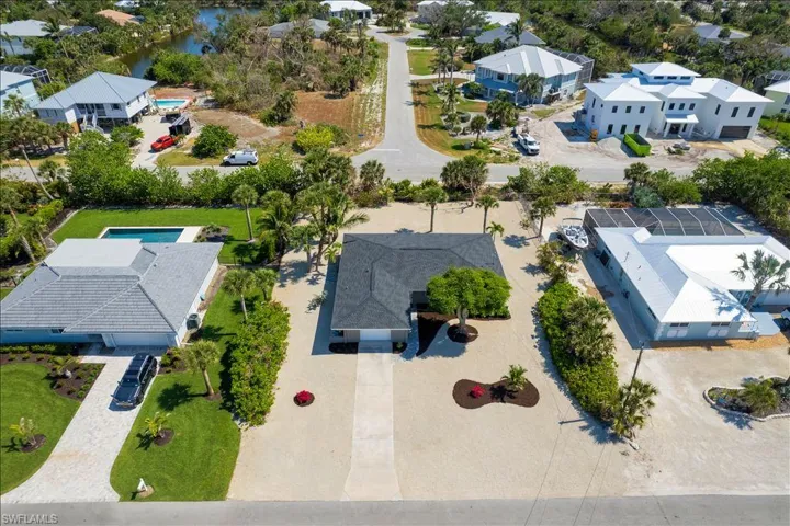 Birds eye view of property featuring a residential view