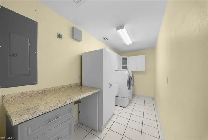 2614  7th W ST, Lehigh Acres, FL 33971