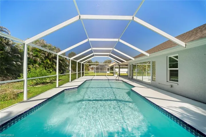2614  7th W ST, Lehigh Acres, FL 33971