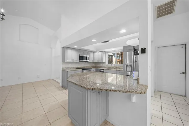 2614  7th W ST, Lehigh Acres, FL 33971