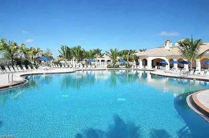 RESORT POOL