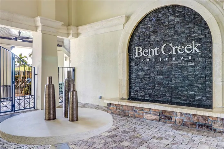 9469 Foxglove Ln, Naples, Florida 34120