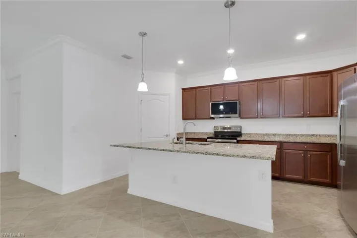 9469 Foxglove Ln, Naples, Florida 34120